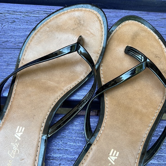 SOLD Worn Womens Flip Flops - Picture 2 of 4